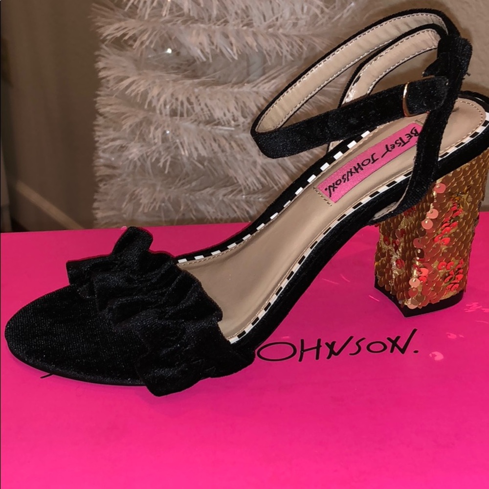 COMMENT & OFFER FOR PRICE DROP⬇️⬇️😊